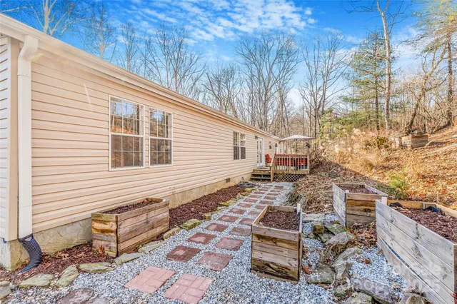 $300,000 | 140 Crows Nest Road, Hendersonville, NC 28791