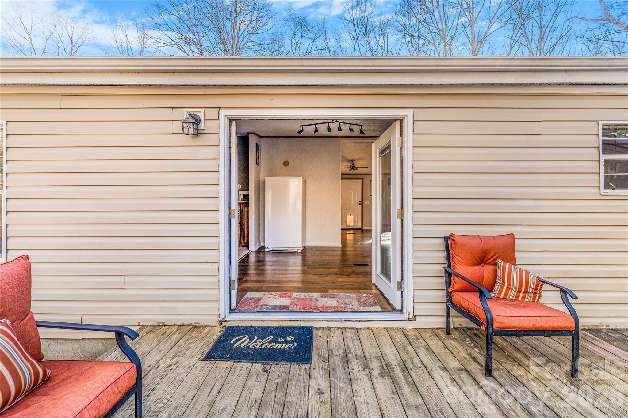 140 Crows Nest Road Hendersonville, NC 28791 - Photo 3 of 37 Gallery Image 3