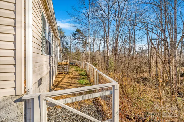 $300,000 | 140 Crows Nest Road, Hendersonville, NC 28791