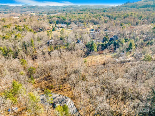 $300,000 | 140 Crows Nest Road, Hendersonville, NC 28791