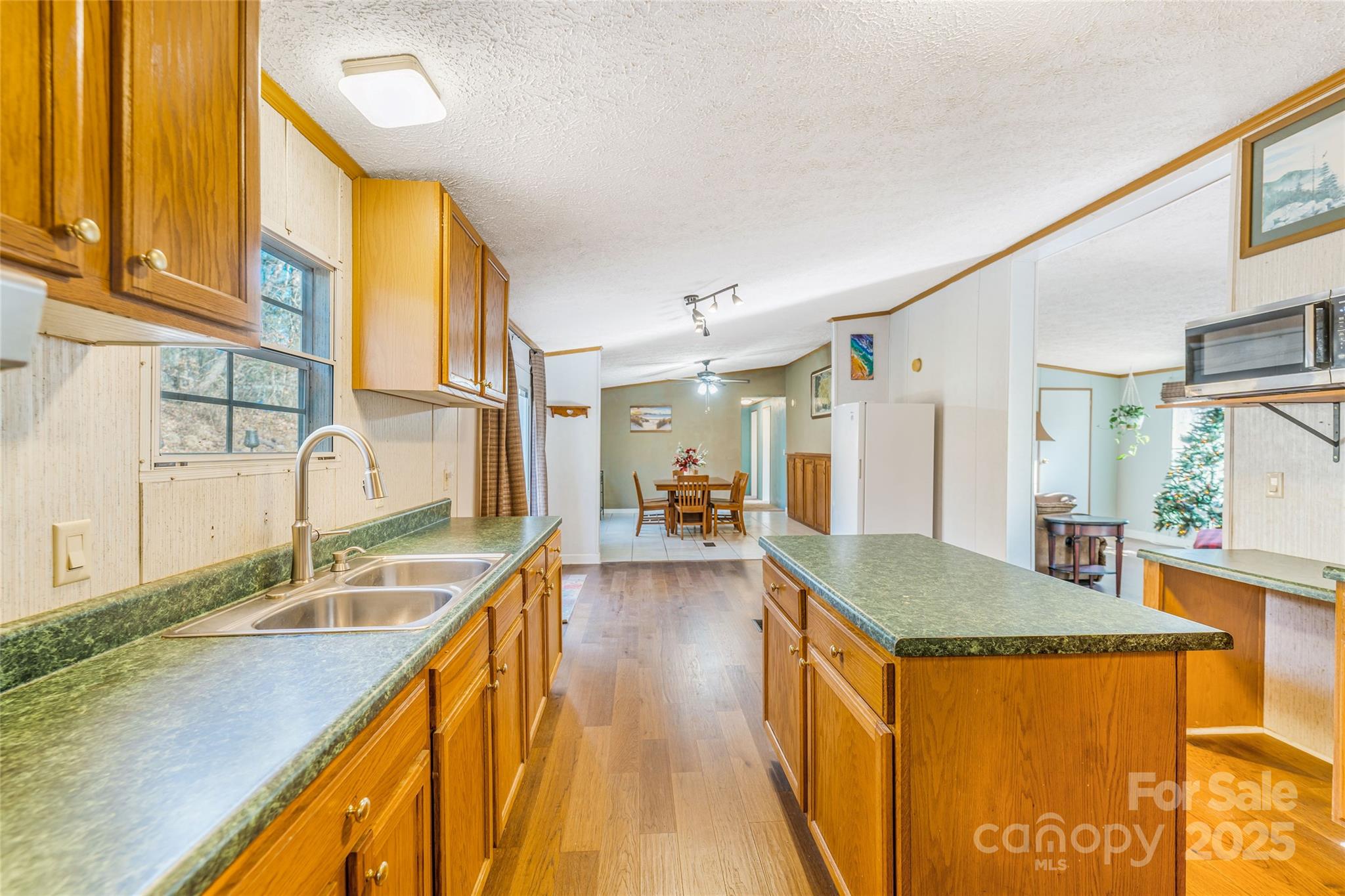 140 Crows Nest Road Hendersonville, NC 28791 - Photo 8 of 38