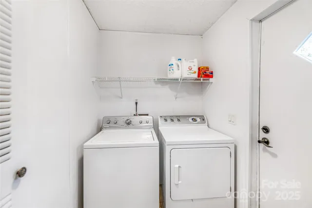 $300,000 | 140 Crows Nest Road, Hendersonville, NC 28791