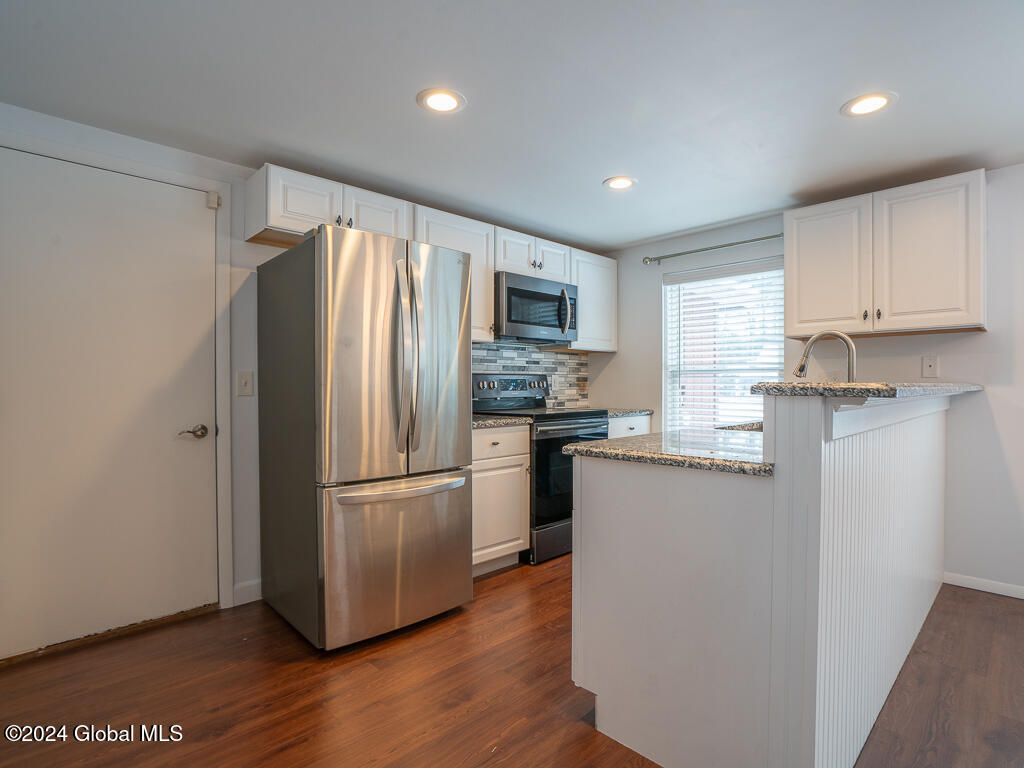 80 Thimbleberry Road Malta, NY 12020 - Photo 6 of 32 DSC06588-2