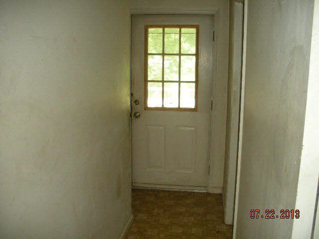199 Towers Road Mount Solon, VA 22843 - Photo 3 of 16 an empty room with a window