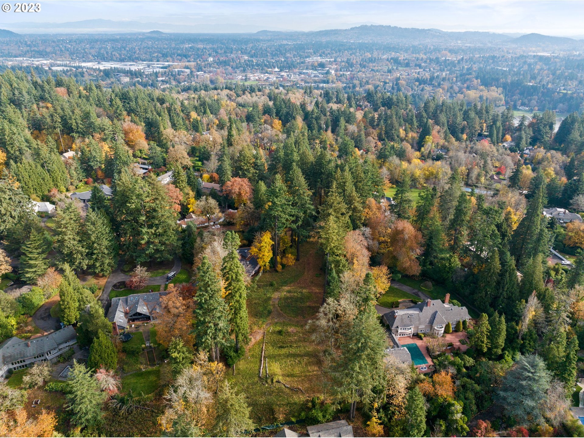 1659 South Greenwood Road, Unit 1 Portland, OR 97219 - Photo 8 of 15 Gallery Image 8