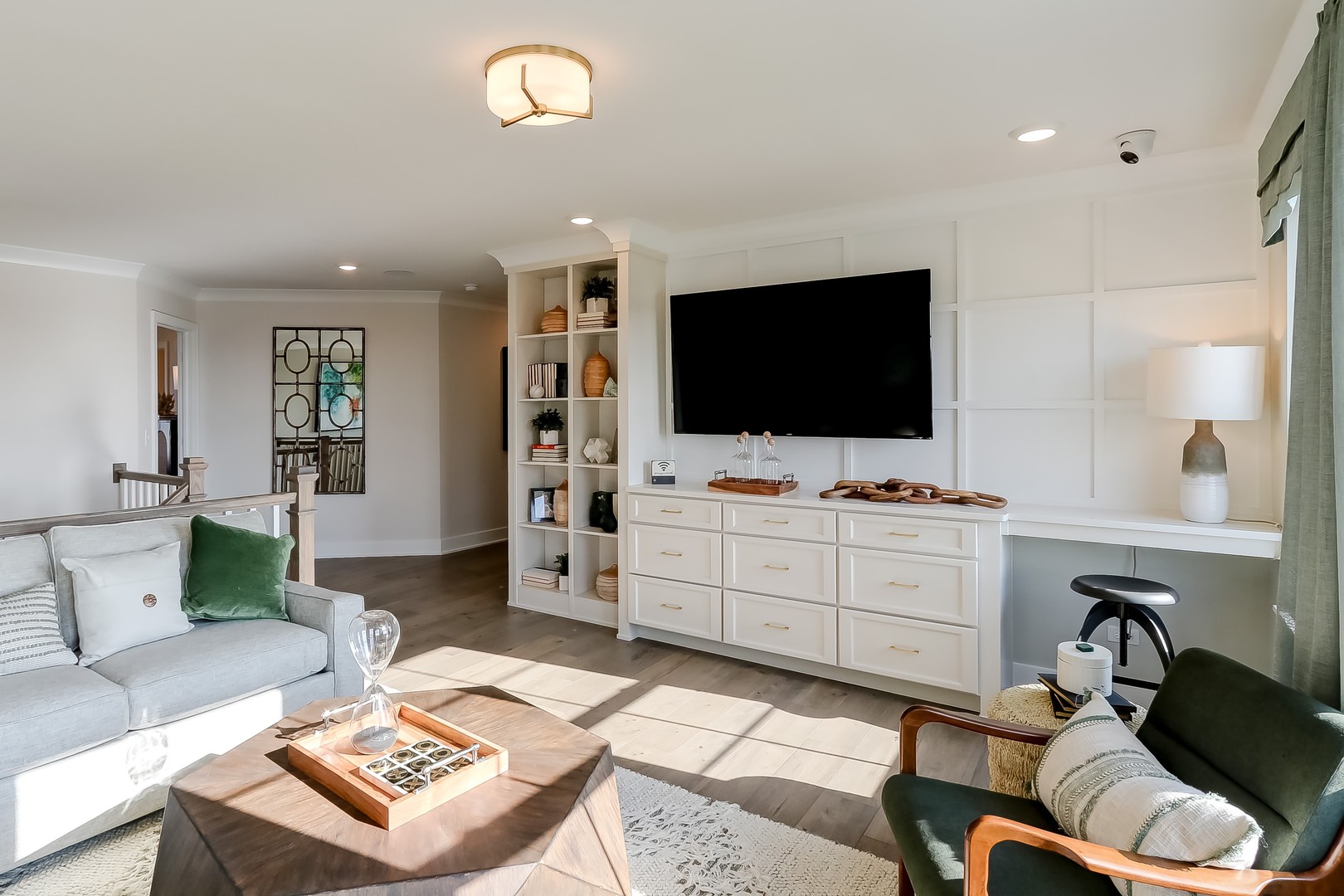 4 Hawthorn Rdg Drive Hawthorn Woods, IL 60047 - Photo 19 of 29 a living room with furniture and a flat screen tv