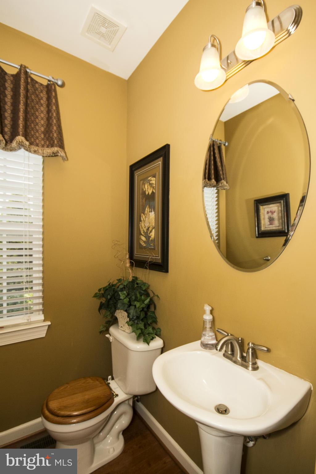 9512 Cross Road Perry Hall, MD 21128 - Photo 13 of 30 Main Level Powder Room