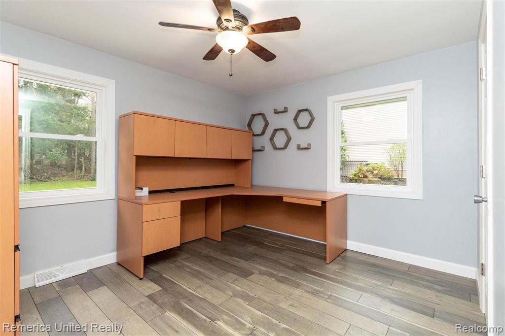 5585 Halsted Road West Bloomfield, MI 48322 - Photo 22 of 37