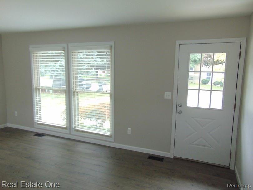 700 Bolinger Street Rochester Hills, MI 48307 - Photo 13 of 39