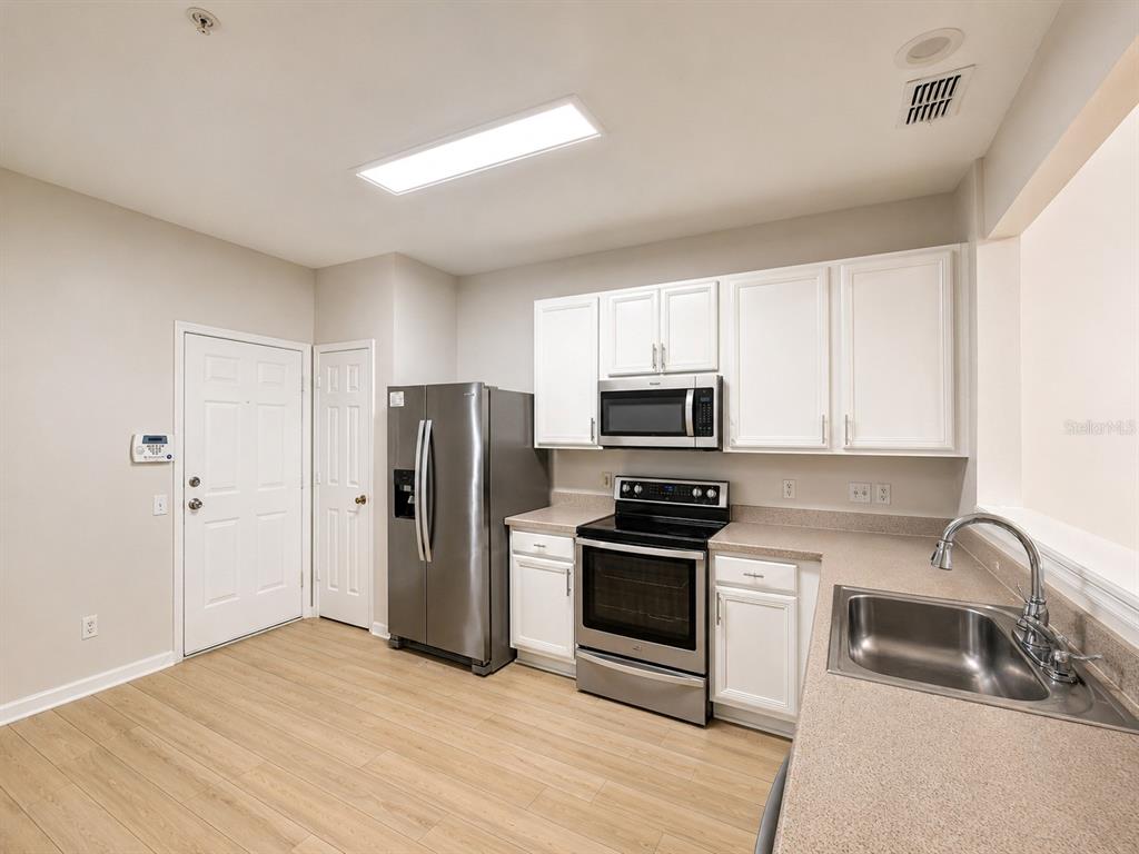 3151 Sinclair Street, Unit 104 Orlando, FL 32835 - Photo 5 of 30
