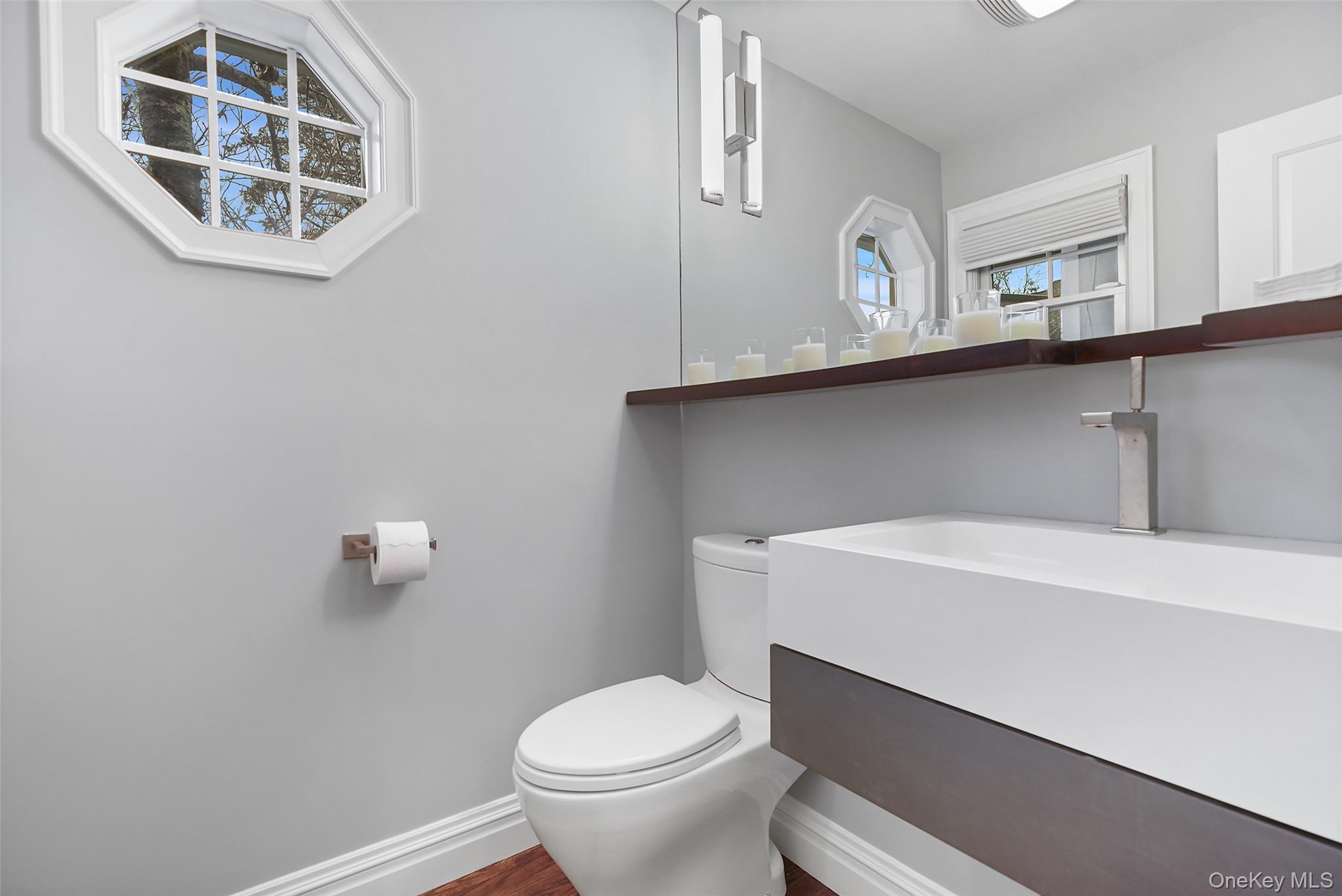 21 Croton Lake Road, Unit 6 Katonah, NY 10536 - Photo 8 of 31 Powder room