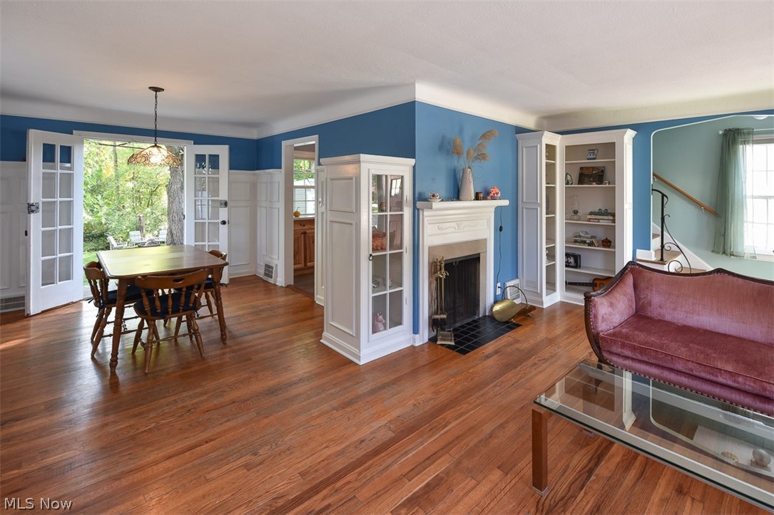 1525 South Noble Road Cleveland, OH 44121 - Photo 3 of 31