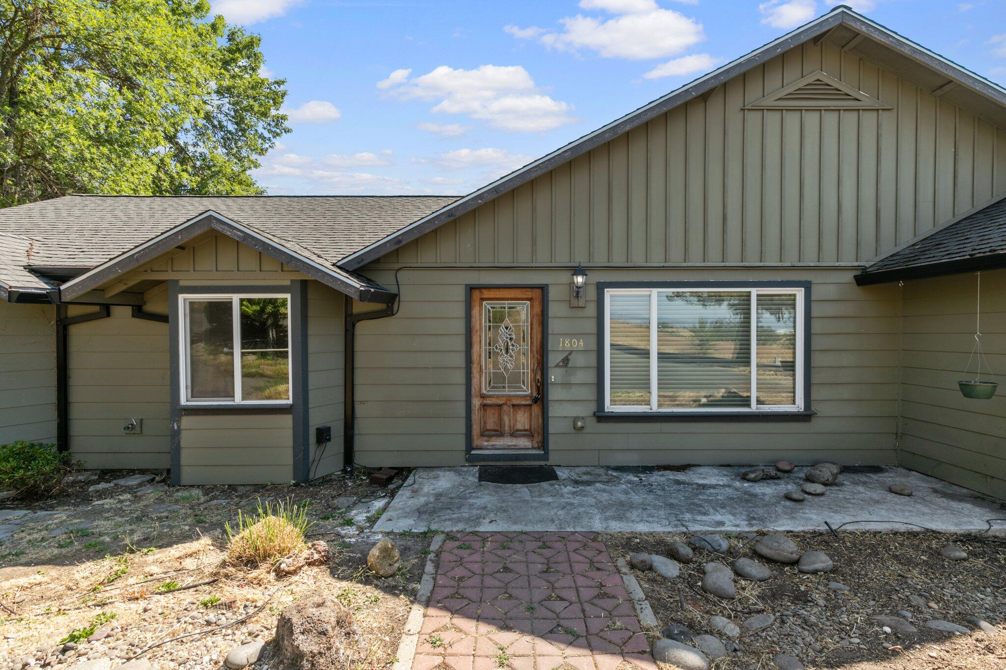 1804 Coker Butte Road Medford, OR 97504 - Photo 6 of 40 7-web-or-mls-IMGM6254