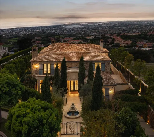 a view of a house with a big yard