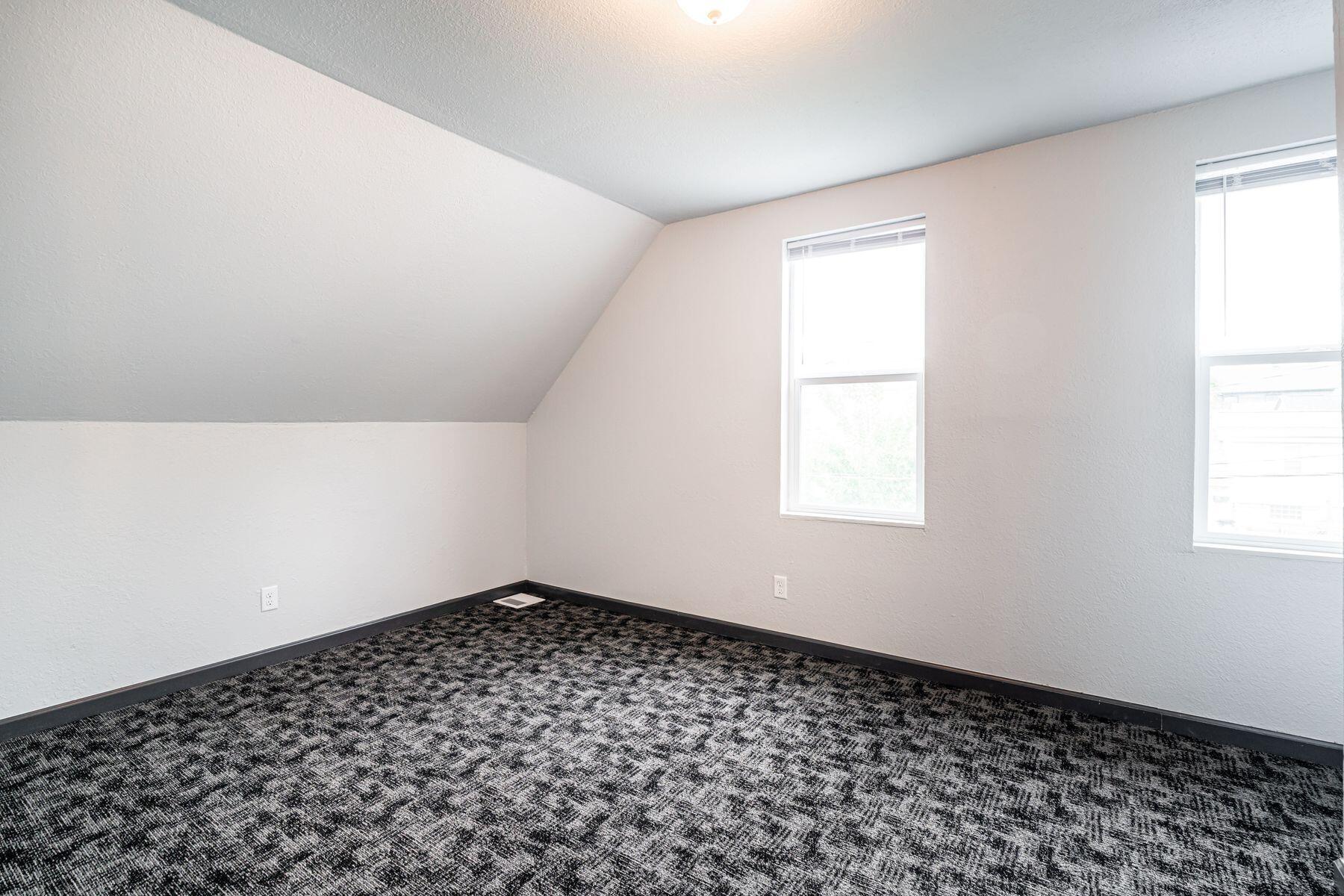 547 North 25th Street Milwaukee, WI 53233 - Photo 15 of 27 Bedroom 2