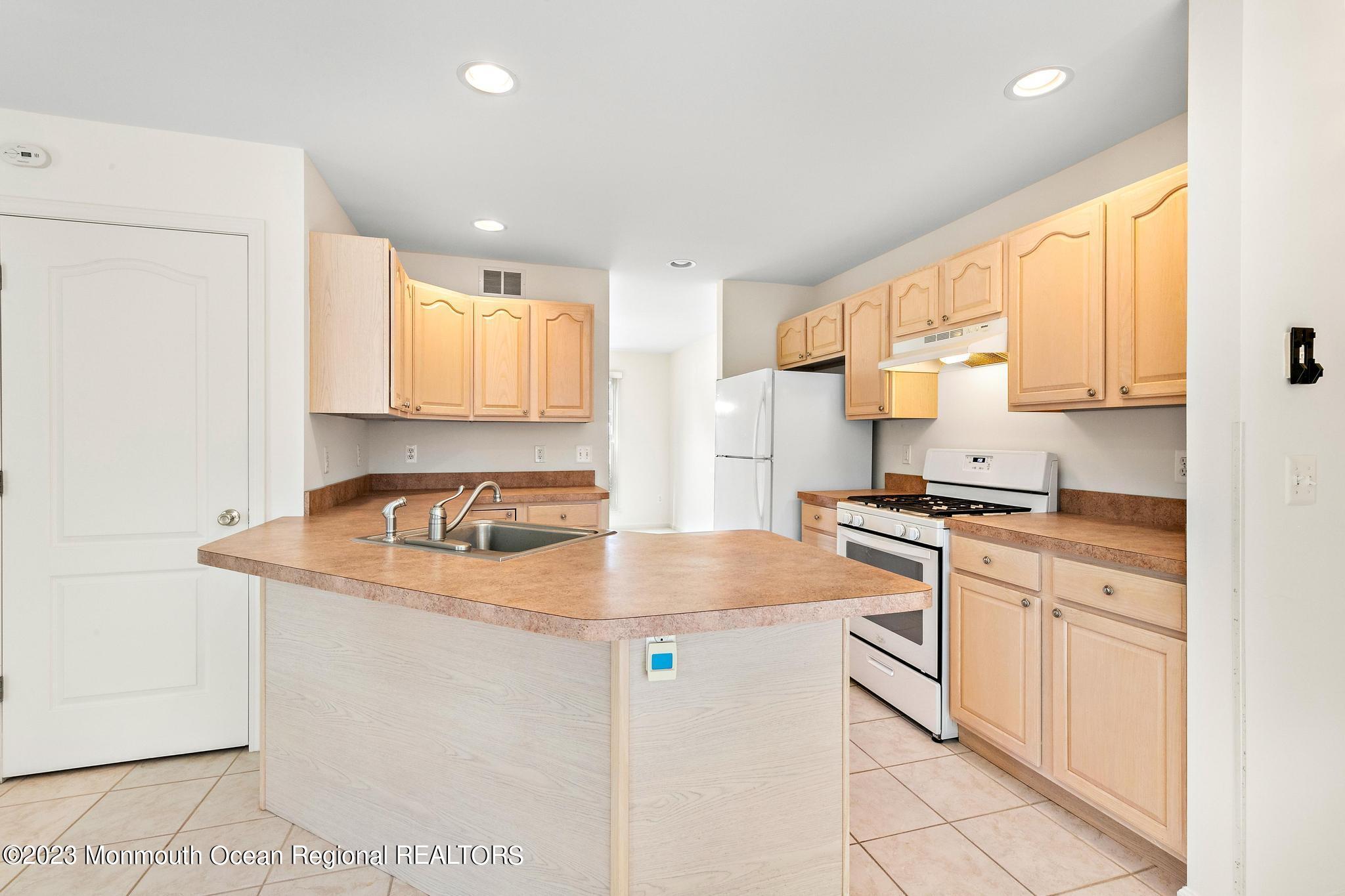 135 Barracuda Road Manahawkin, NJ 08050 - Photo 12 of 47 135Barracuda-12