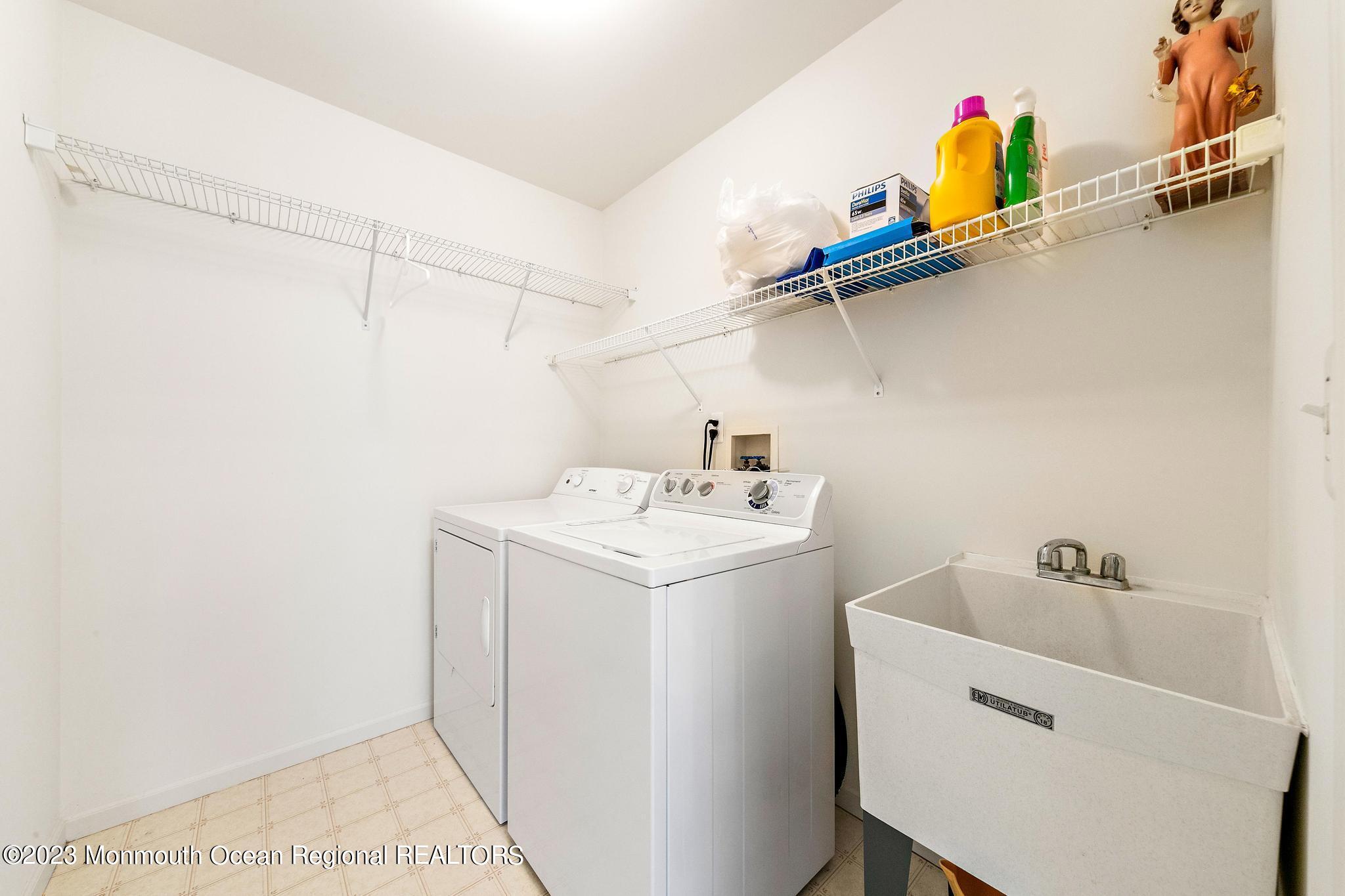 135 Barracuda Road Manahawkin, NJ 08050 - Photo 30 of 47 a utility room with dryer and washer