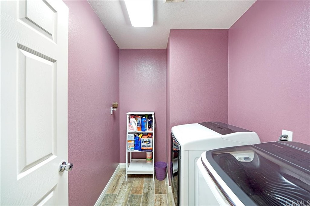 1777 Carrie Way Riverside, CA 92501 - Photo 11 of 35 a utility room with dryer and washer