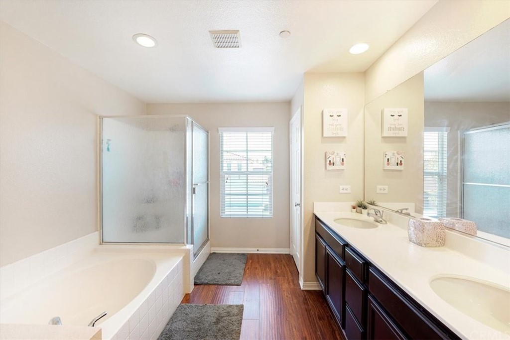 1777 Carrie Way Riverside, CA 92501 - Photo 29 of 35 a bathroom with a tub sink and mirror