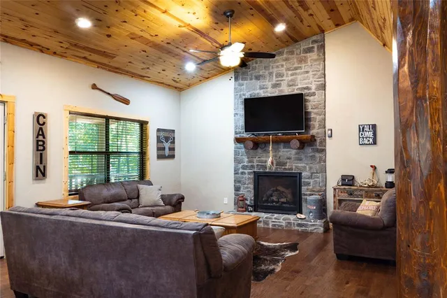 $600,000 | 172 Cedar Creek Circle, Broken Bow, OK 74728