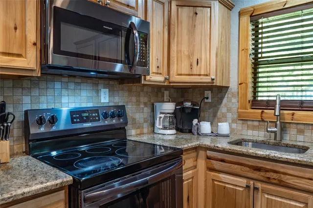 $600,000 | 172 Cedar Creek Circle, Broken Bow, OK 74728