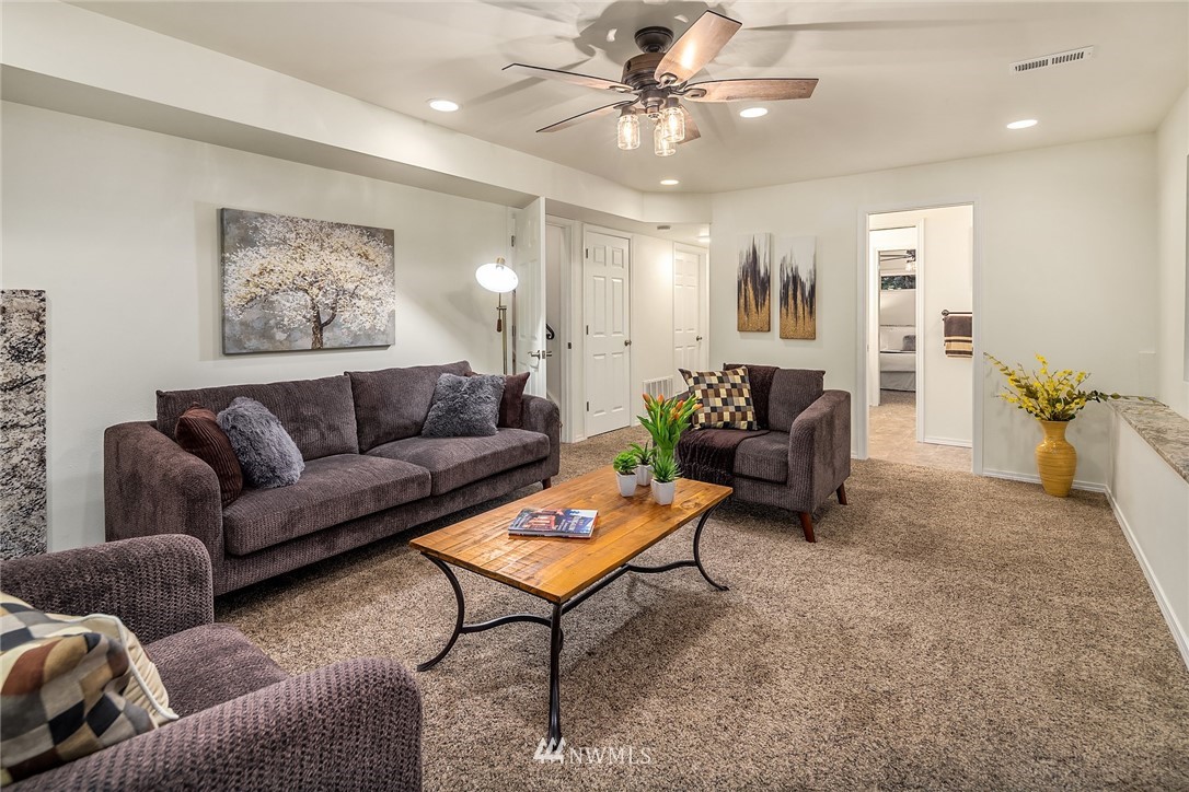 9728 174th Avenue Southeast Renton, WA 98059 - Photo 14 of 40 Gallery Image 14