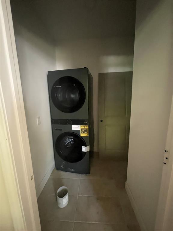 608 Ritchey Street Gainesville, TX 76240 - Photo 5 of 10 a bathroom with a toilet and a sink