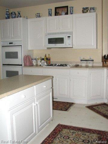 1358 Kentfield Drive Rochester, MI 48307 - Photo 6 of 9 6 Kitchen