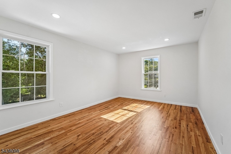 14 Witkowski Way Wayne, NJ 07470 - Photo 23 of 37