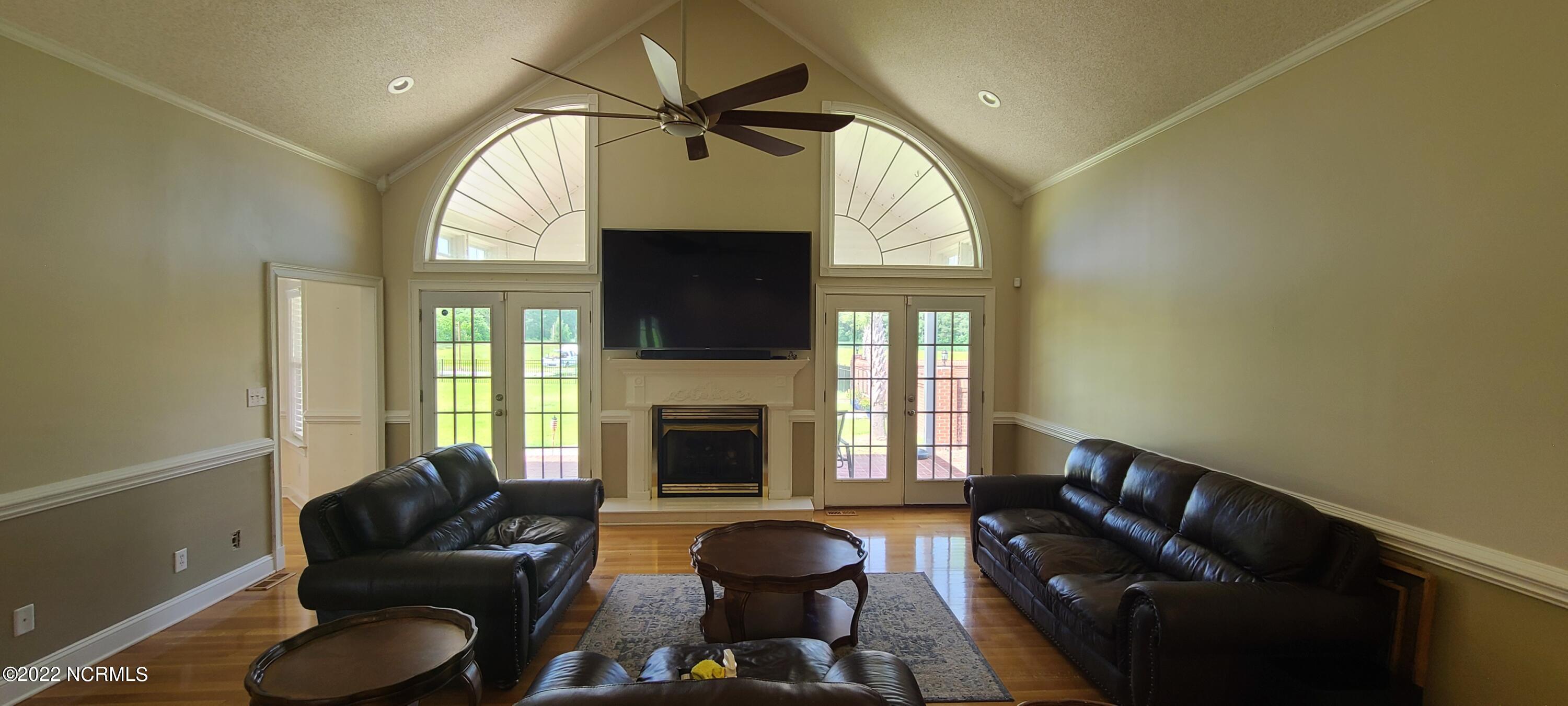 350 Will Inman Road Tabor City, NC 28463 - Photo 7 of 29 Living Room