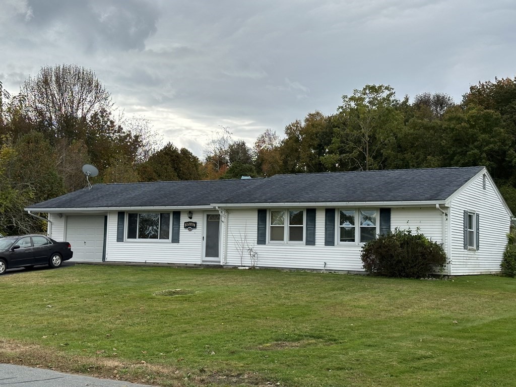 18 Seminole Road Dartmouth, MA 02748 - Photo 1 of 13 a front view of a house with a garden