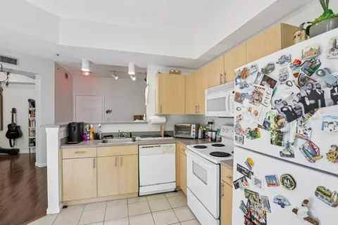 $300,000 | 533 Northeast 3rd Avenue, Unit 321, Fort Lauderdale, FL 33301