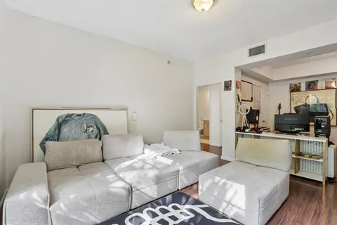 $300,000 | 533 Northeast 3rd Avenue, Unit 321, Fort Lauderdale, FL 33301