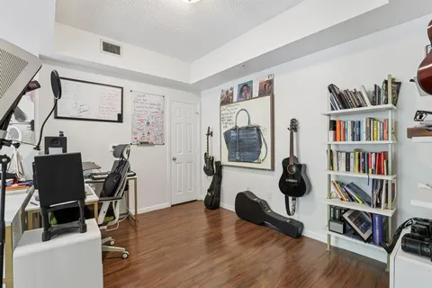 $300,000 | 533 Northeast 3rd Avenue, Unit 321, Fort Lauderdale, FL 33301