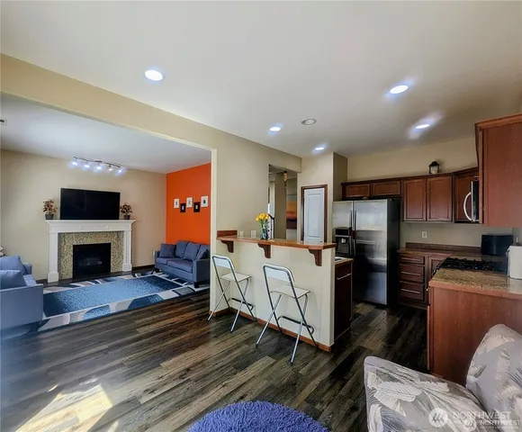 $3,300 | 2016 171st Street Southwest, Lynnwood, WA 98037