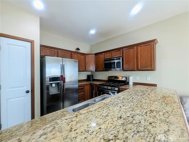 $3,300 | 2016 171st Street Southwest, Lynnwood, WA 98037