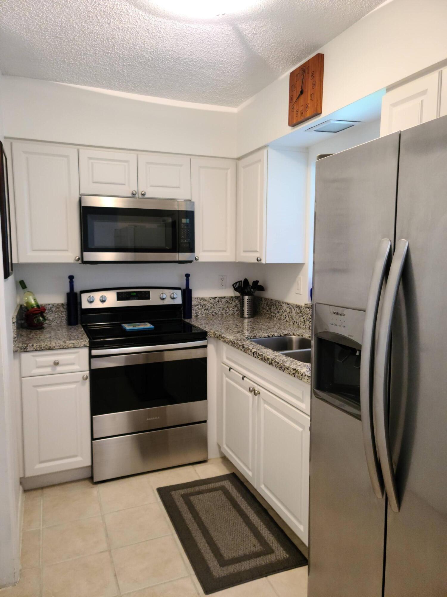 6811 Northwest 75th Street Tamarac, FL 33321 - Photo 14 of 17 Kitchen (1)