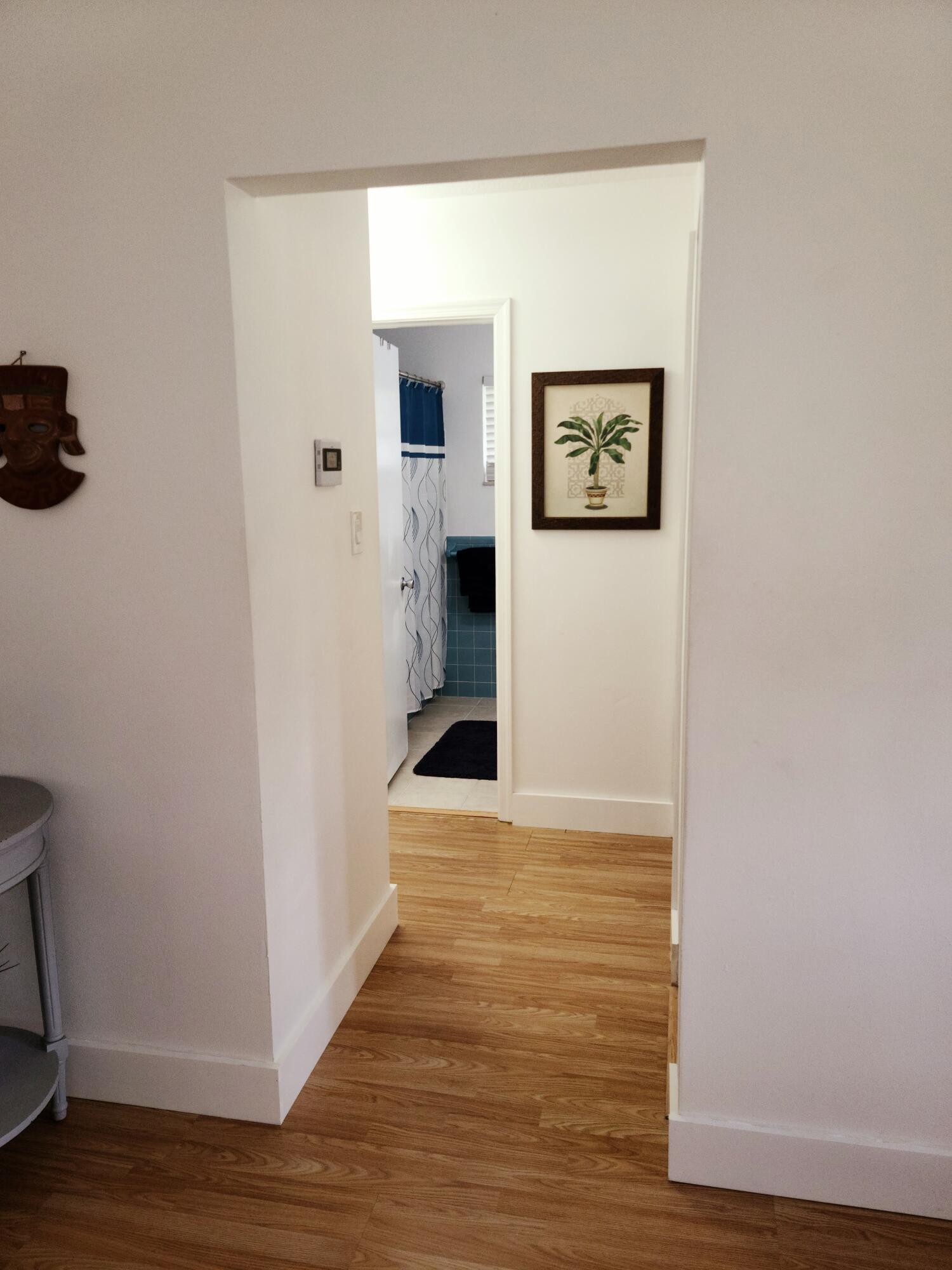 6811 Northwest 75th Street Tamarac, FL 33321 - Photo 5 of 17 Hallway