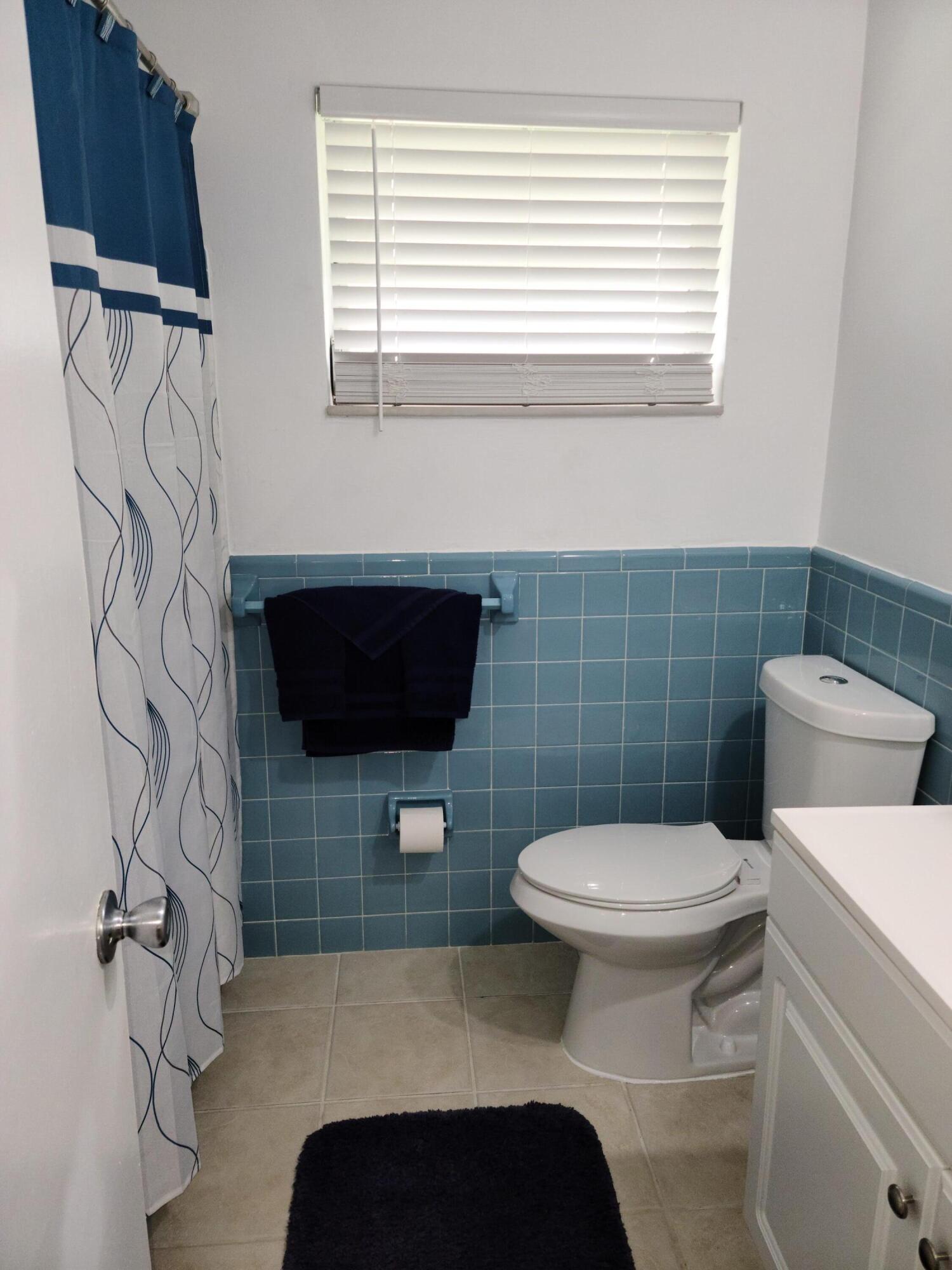 6811 Northwest 75th Street Tamarac, FL 33321 - Photo 8 of 17 Bathroom (1)