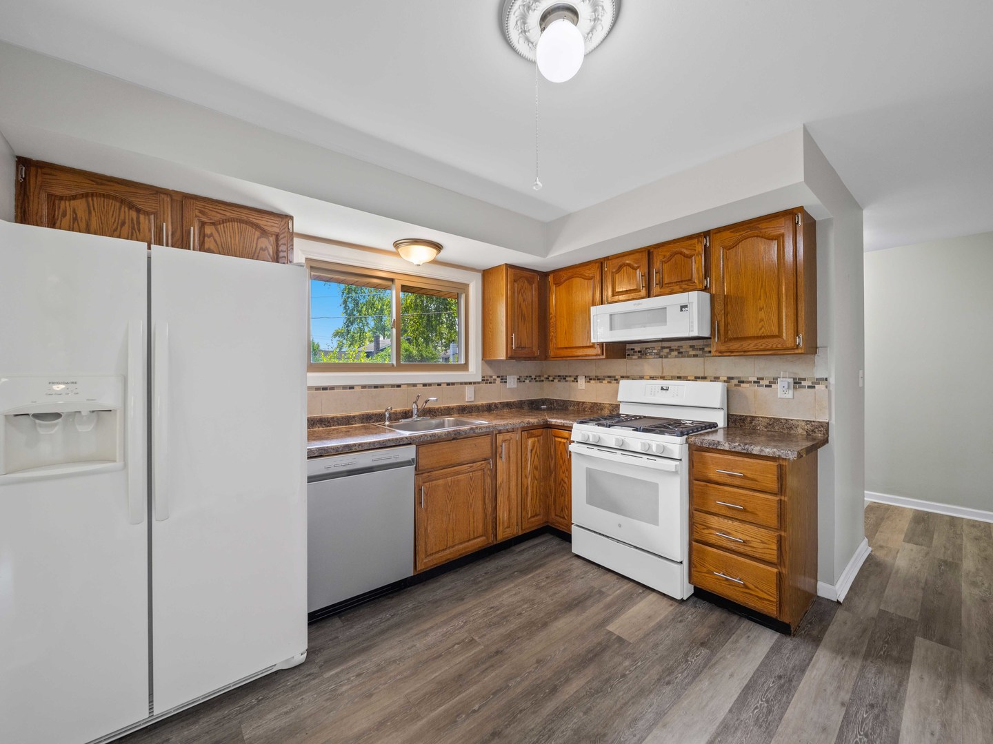 415 Tennyson Road Bartlett, IL 60103 - Photo 7 of 16