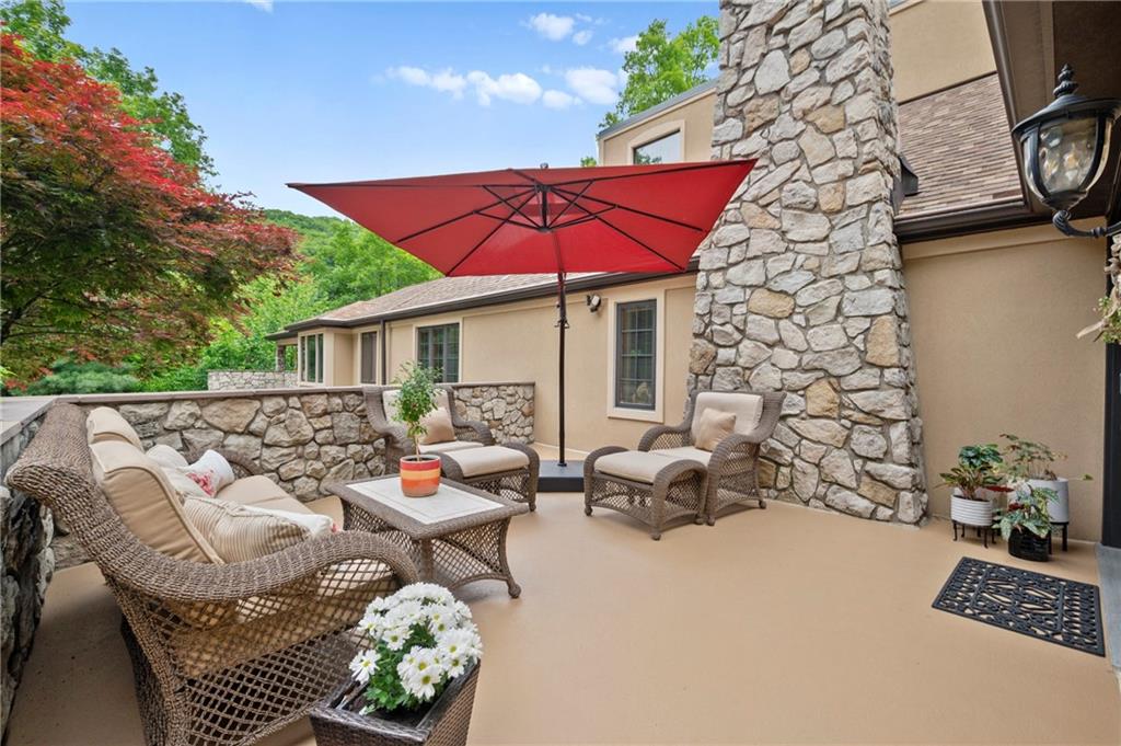 337 Fox Chapel Road Pittsburgh, PA 15238 - Photo 4 of 40 Patio at front entrance