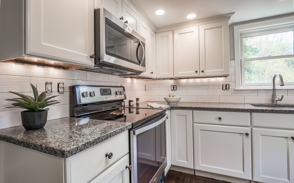 94 Chamberlain Road Westford, MA 01886 - Photo 4 of 14