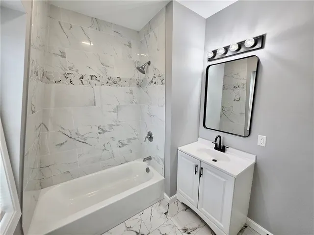 $2,500 | 73 Vernon Street, Unit 3, Providence, RI 02903