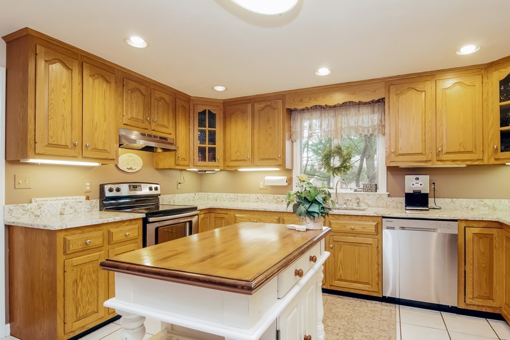225 Olde Forge Road Hanover, MA 02339 - Photo 3 of 27 Gallery Image 3