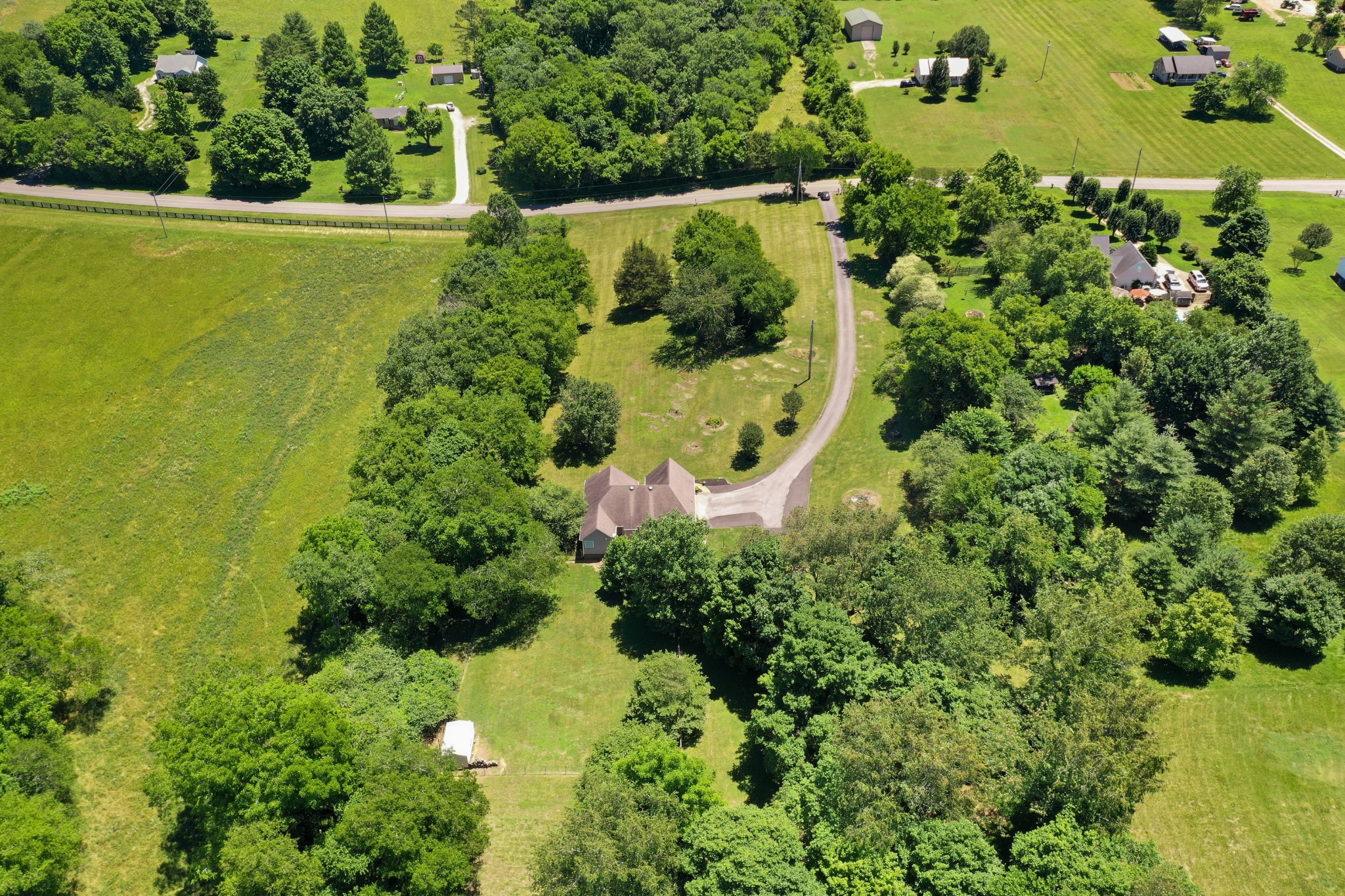 3702 Jimmy Gray Robinson Road Williamsport, TN 38487 - Photo 5 of 43 Gallery Image 5