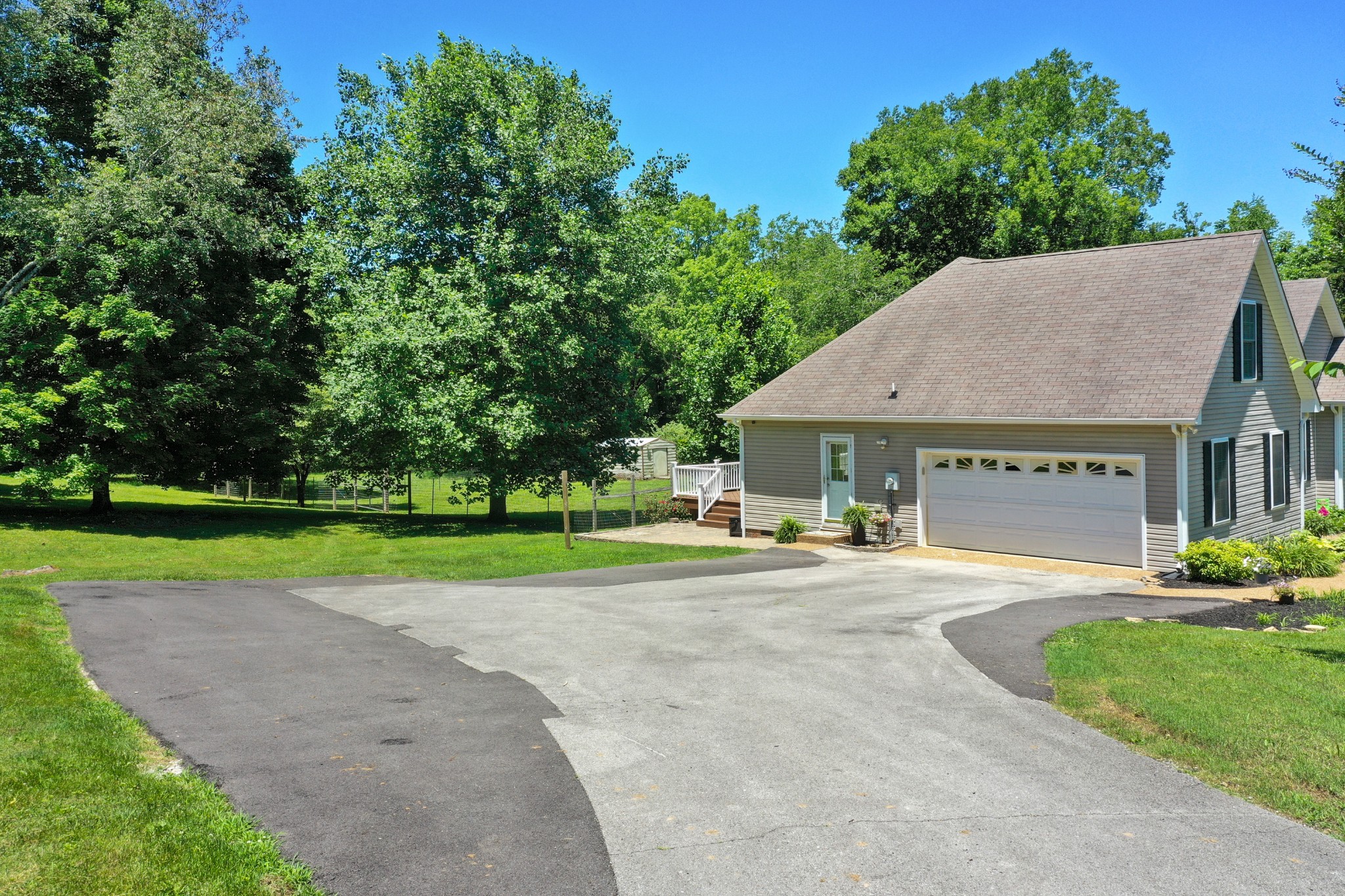 3702 Jimmy Gray Robinson Road Williamsport, TN 38487 - Photo 9 of 43 Gallery Image 9