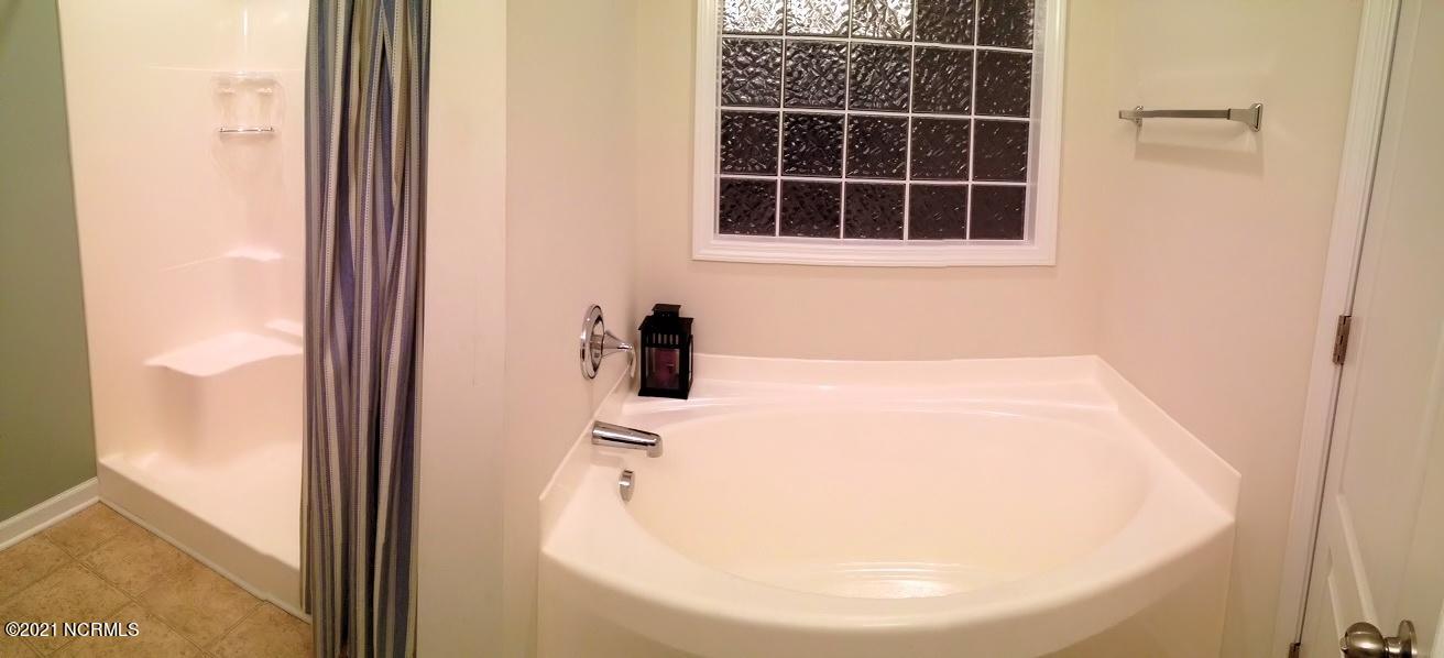 280 Station House Road New Bern, NC 28562 - Photo 16 of 33 Pan Master bath shoer tub