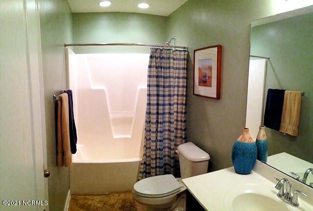 280 Station House Road New Bern, NC 28562 - Photo 22 of 33 Pan Guest Bath