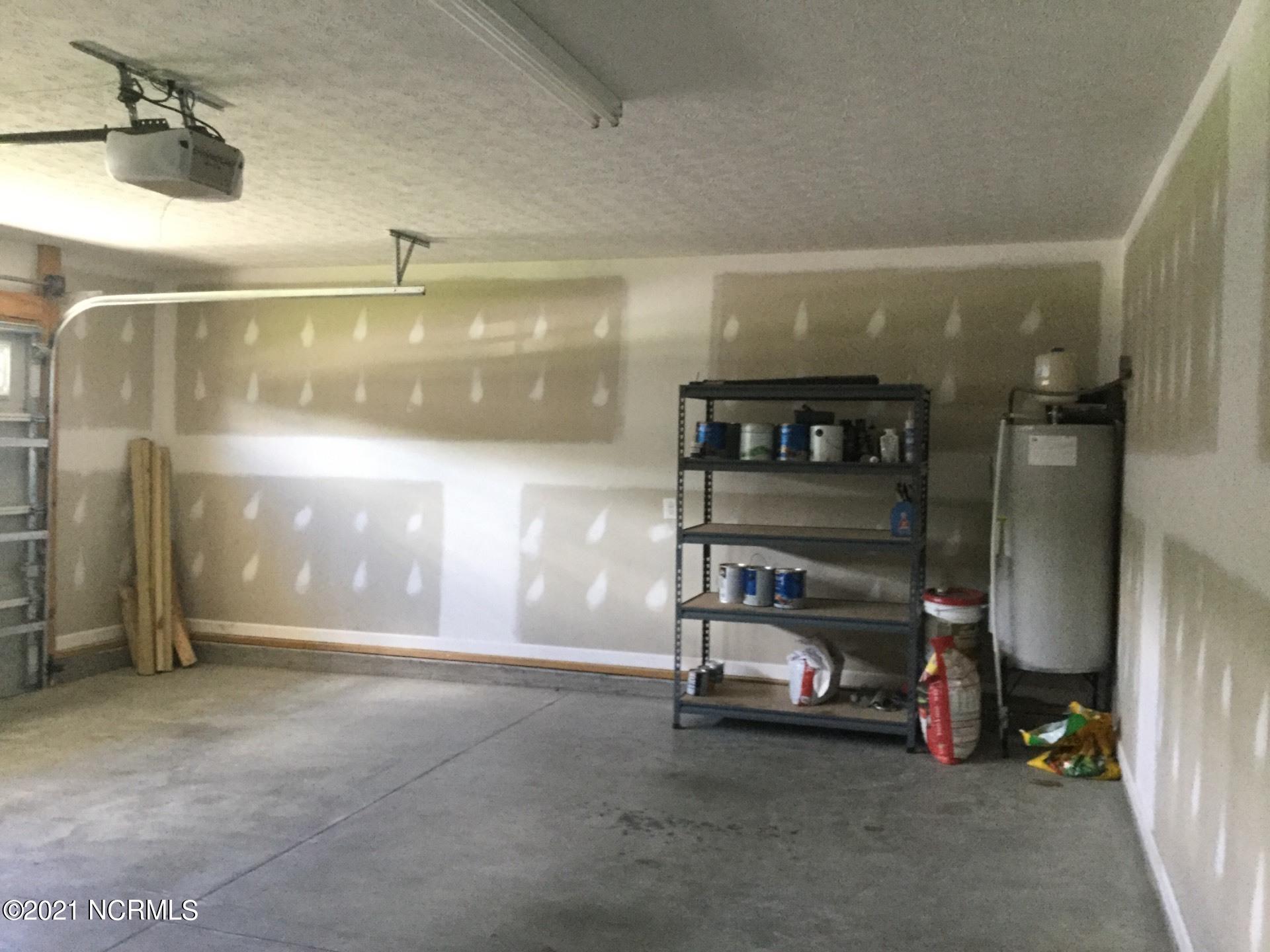 280 Station House Road New Bern, NC 28562 - Photo 28 of 33 Garage