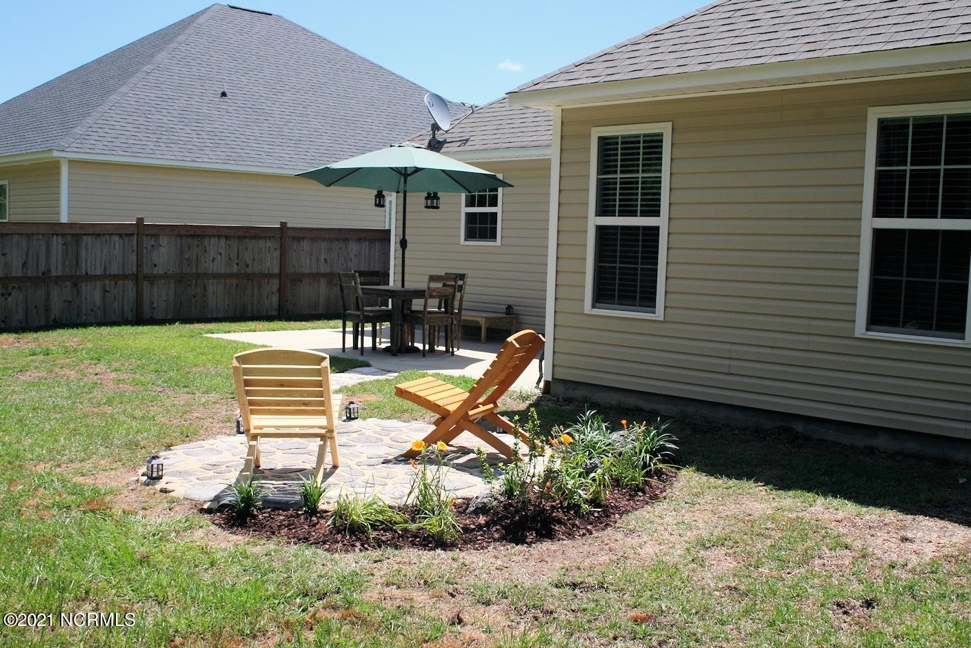 280 Station House Road New Bern, NC 28562 - Photo 29 of 33 Backyard